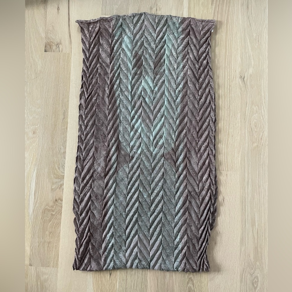 Metallic Knit Scarf - Picture 3 of 9